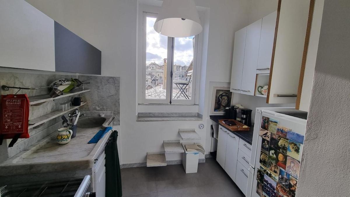 Apartment La Mansarda Al Porto Di Genua